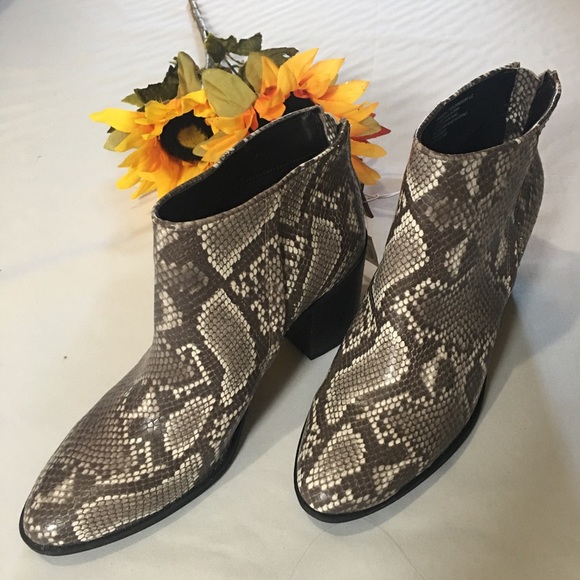 Massini Nora FAUX Snake Skin Boots - Picture 4 of 12